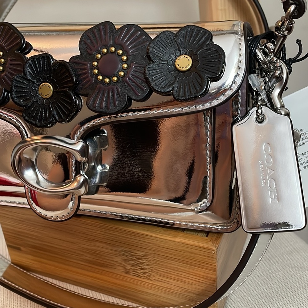 Coach Tabby 20 in Mirror Silver with Five Black Tea Roses NWT - Picture 4 of 17